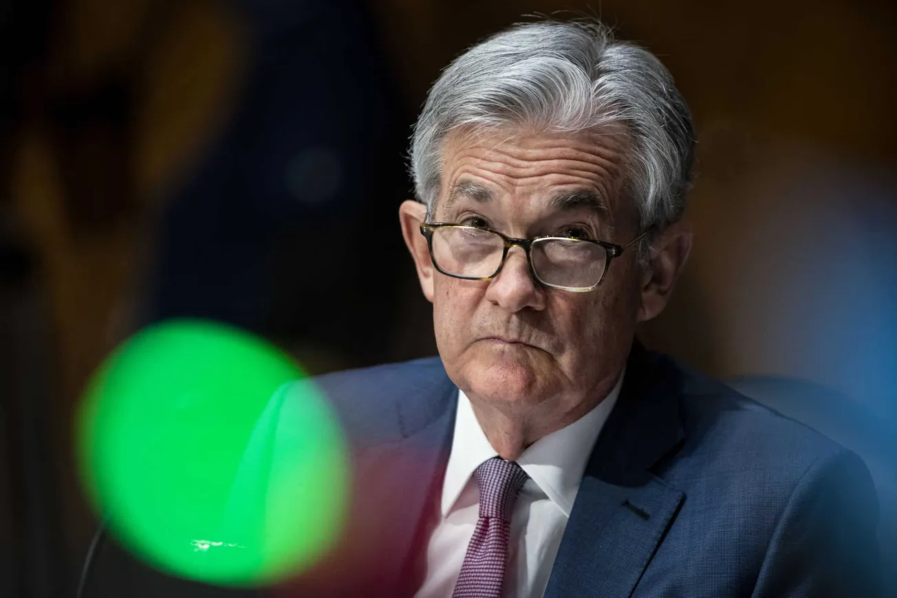 Fed 鮑爾對降息「潑冷水」！比特幣一度跌破 8.7 萬美元、以太幣退守 3 千大關