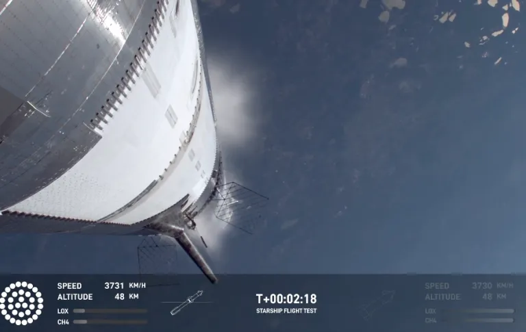 SpaceX 試飛失敗！Starship 火箭升空後解體，FAA 警告飛機避開墜落殘骸區