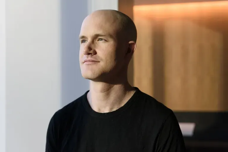 Coinbase CEO 呼籲開放「鏈上利息」：穩定幣立法應讓全民共享利率紅利