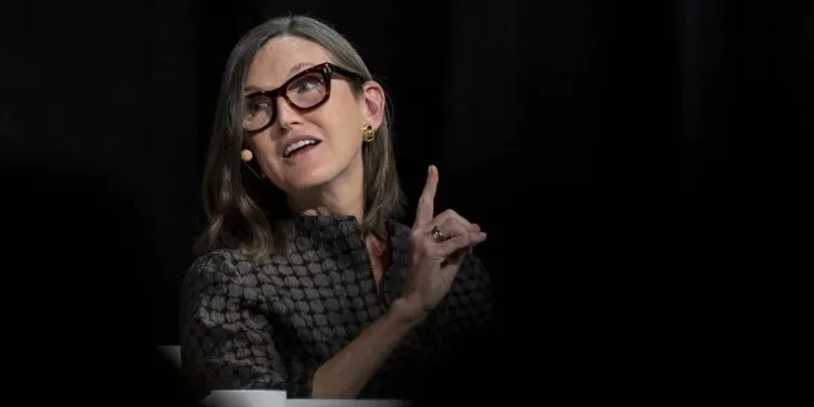 「女股神」逆勢出手！方舟斥資 3,740 萬美元加碼 Bullish 、 Robinhood