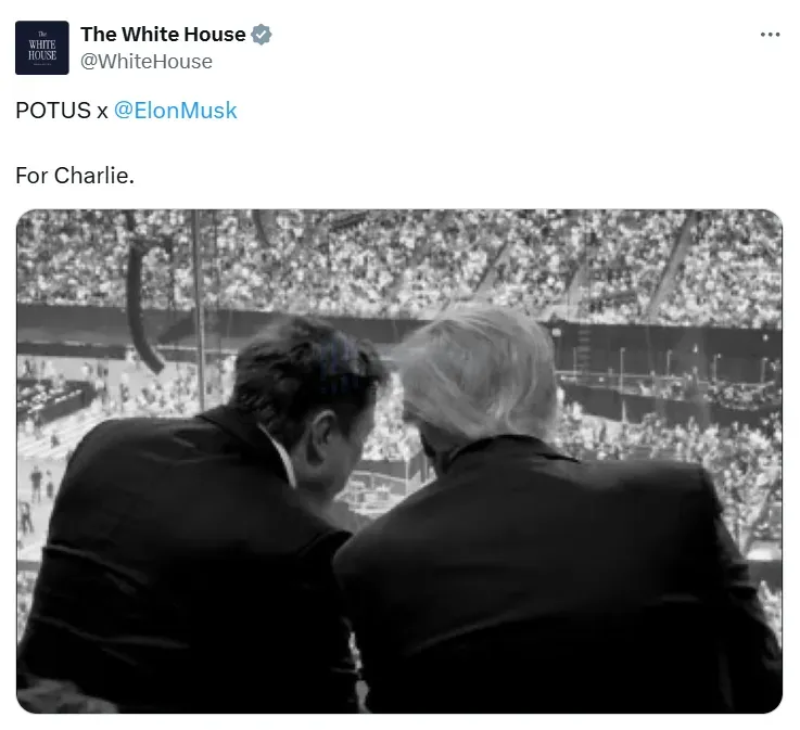 白宮展示川普與馬斯克同框照片，並配文“為了查理”
